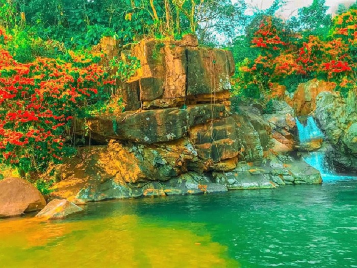 thác nước - điểm đến đẹp gần suối Tà Má Bình Định