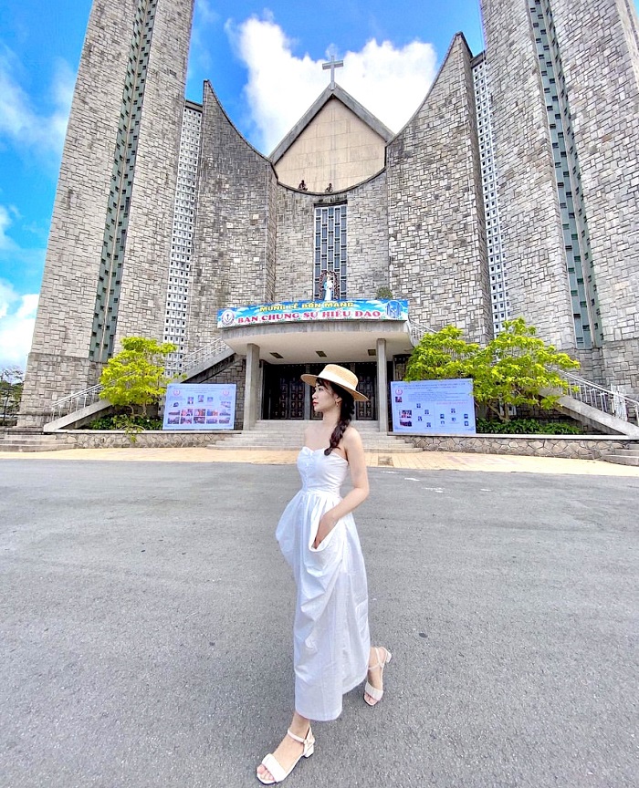check in nhà thờ Phủ Cam Huế