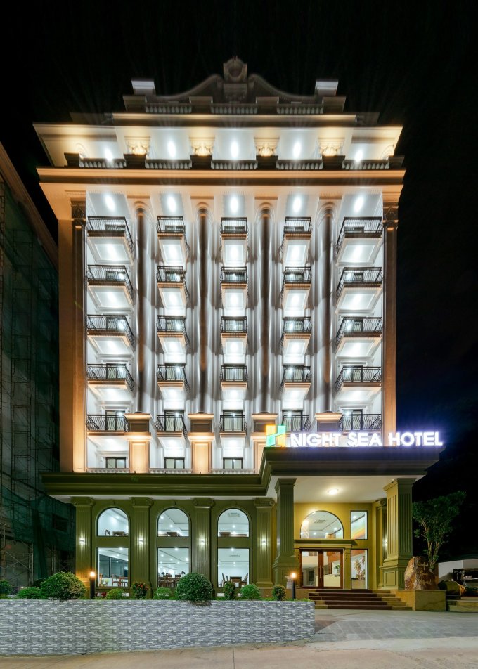 Night Sea Hotel tọa lạc trên trục đường chính của trung tâm TP Phú Quốc.