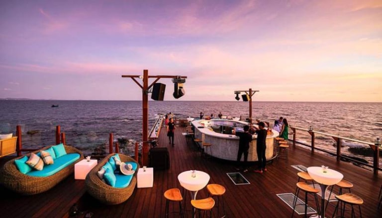 Rock Sunset Island sẽ giúp bạn có một buổi tối đáng nhớ trên hòn đảo xinh đẹp Phú Quốc
