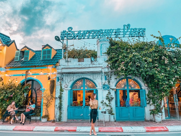 Santorini Vibes Cafe - quán cafe Hồ Tây đẹp