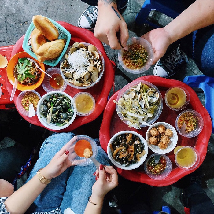 Phố ốc Vĩnh Khánh - phố ẩm thực ở Sài Gòn nổi tiếng