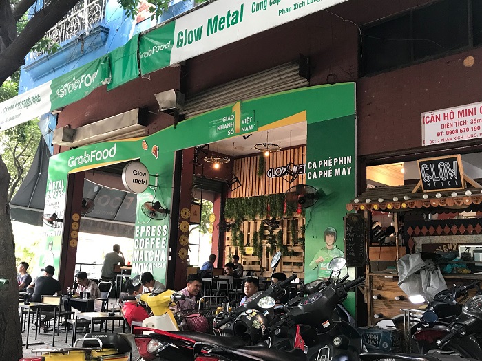 Phố Phan Xích Long - phố ẩm thực ở Sài Gòn nổi tiếng