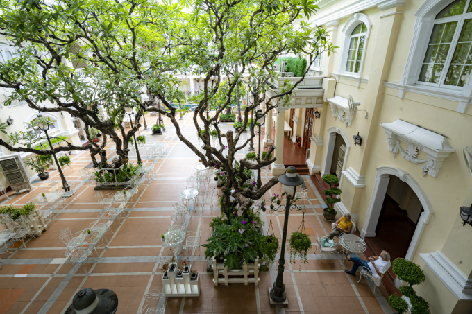 sắc màu hoài cổ tại khách sạn Continental Sài Gòn 140 năm tuổi.