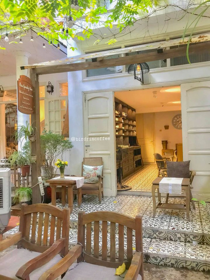 Essie Tearoom and Bistro, Hà Nội