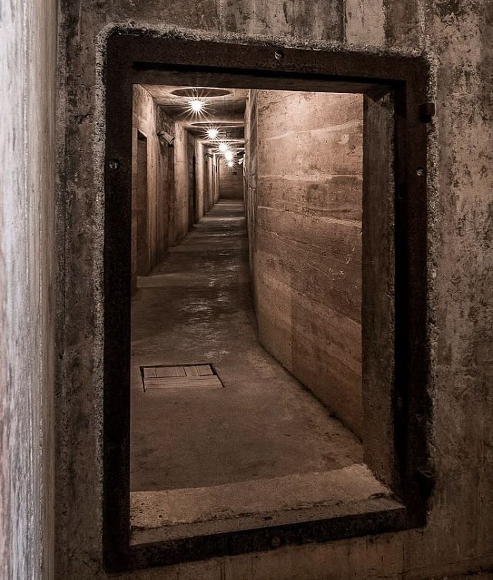 hành lang - không gian ấn tượng trong hang Quân Y Cát Bà