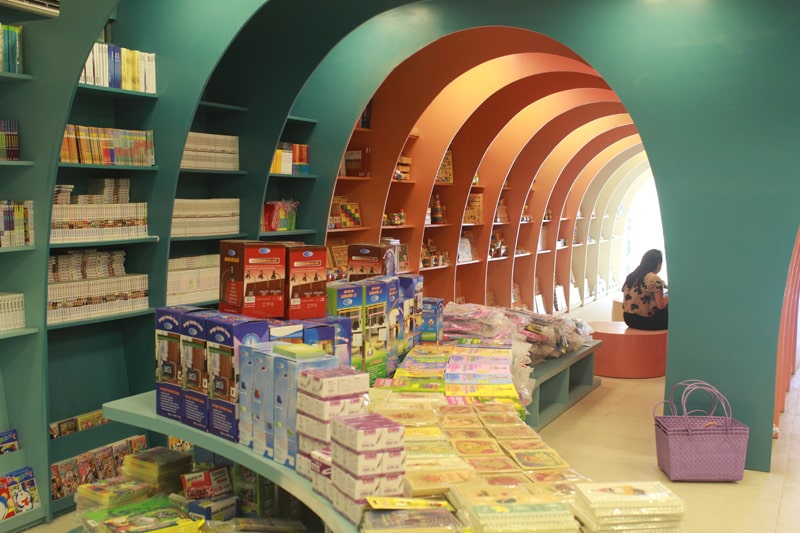 Cá Chép Cafe & Book Store - quán cafe sách ở Hà Nội nổi tiếng