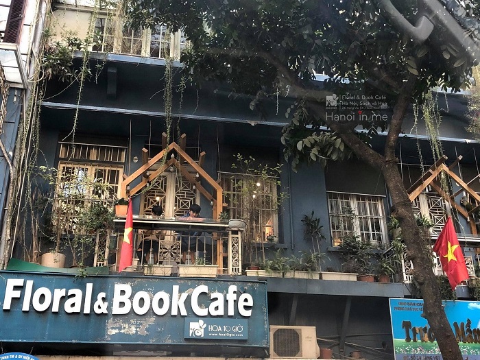 Hoa 10 Giờ - Floral & Book Cafe - quán cafe sách ở Hà Nội nổi tiếng