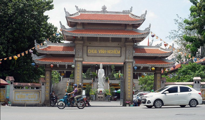 chùa Vĩnh Nghiêm Sài Gòn - cổng Tam Quan