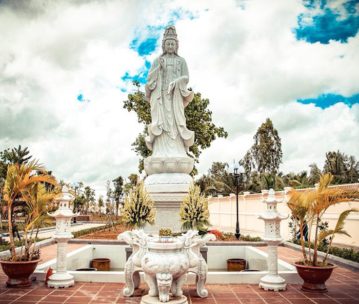Viếng Thiền Viện Trúc Lâm Hậu Giang - Tượng Phật Quan Âm