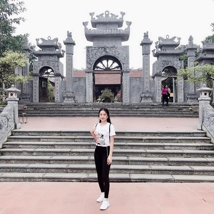 cổng vào đền thờ - công trình ấn tượng tại di tích Tràng Kênh Hải Phòng