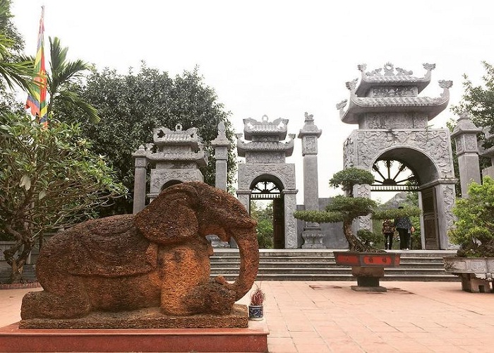 voi đá - điểm thú vị tại di tích Tràng Kênh Hải Phòng