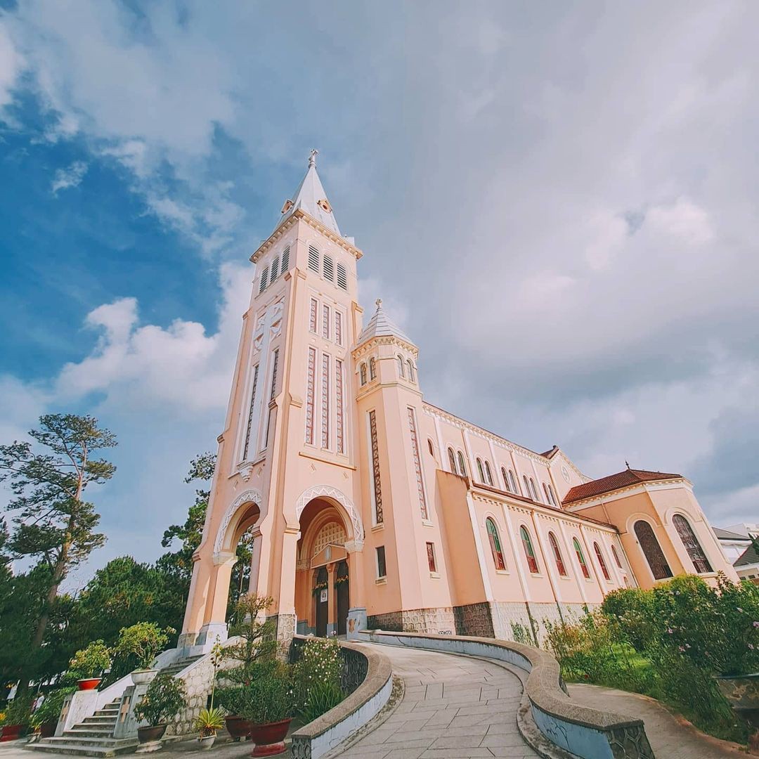Top 3 nhà thờ siêu đẹp cho hội xê dịch đón Giáng sinh ở Đà Lạt
