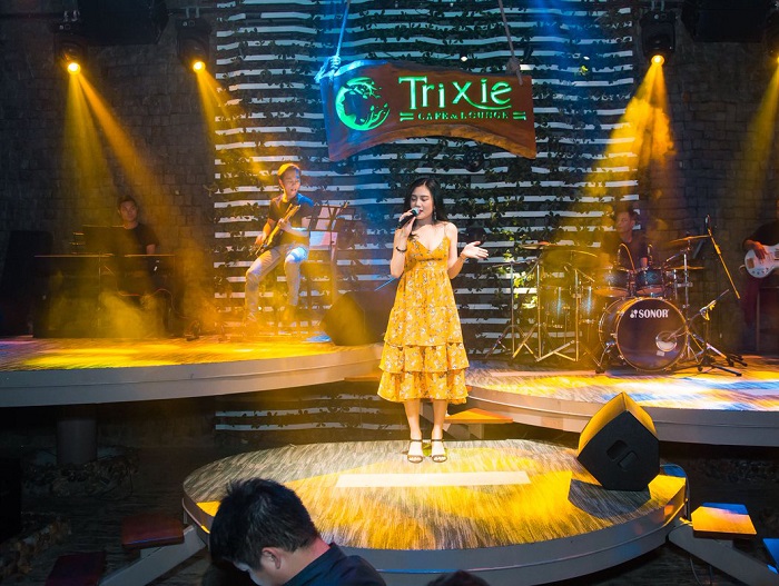 Trixie Cafe & Lounge - quán cafe lãng mạn ở Hà Nội
