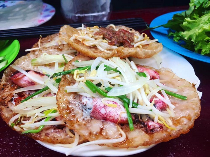 Bánh xèo mực Nha Trang - một trong các món đặc sản Nha Trang nổi tiếng