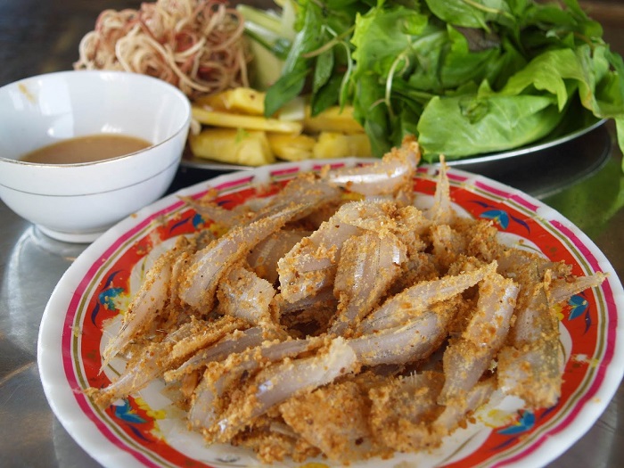 Gỏi cá mai - một trong các món đặc sản Nha Trang nổi tiếng