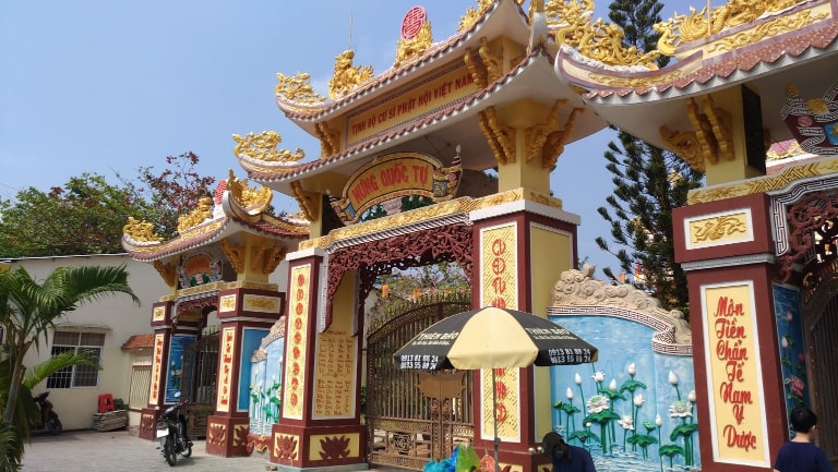 Kiến trúc độc đáo và ấn tượng là điểm thu hút khách của chùa