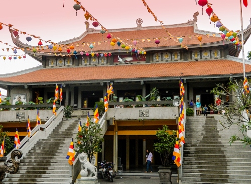 Lễ chùa dịp đầu năm tại những ngôi chùa nổi tiếng nhất Sài Gòn dịp Tết - Ảnh 3.