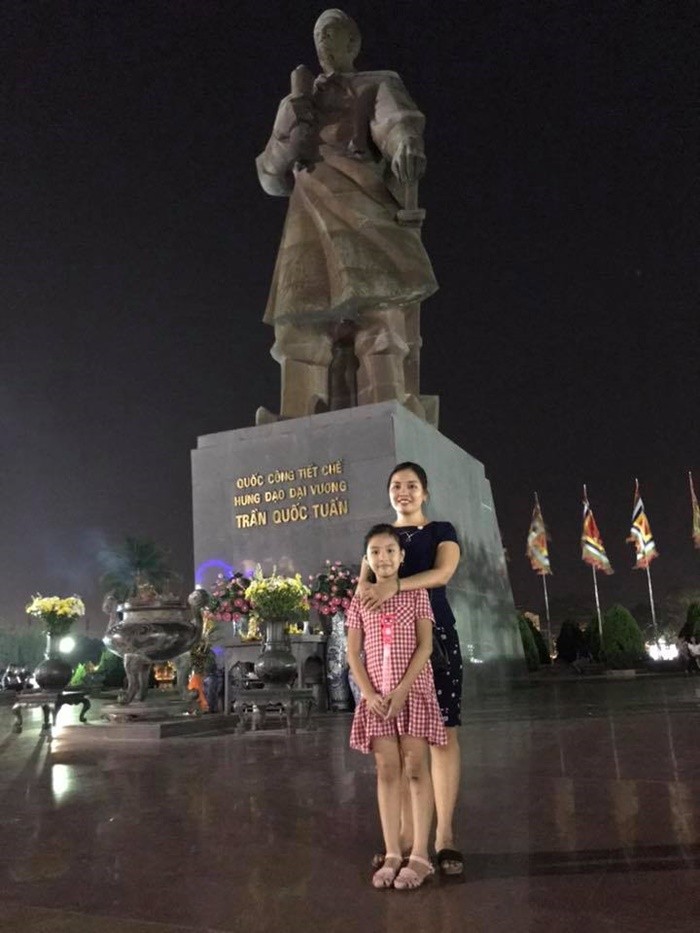 Tượng đài Trần Hưng Đạo Nam Định về đêm