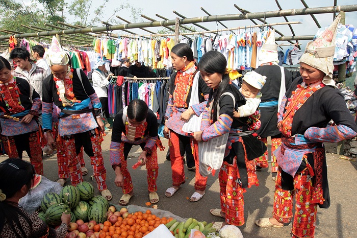 Chợ Sừng Sì Lờ Lầu - Địa điểm du lịch ở Phong Thổ