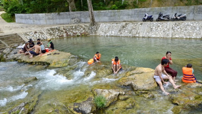 Suối nước nóng Vàng Bó - Địa điểm du lịch ở Phong Thổ