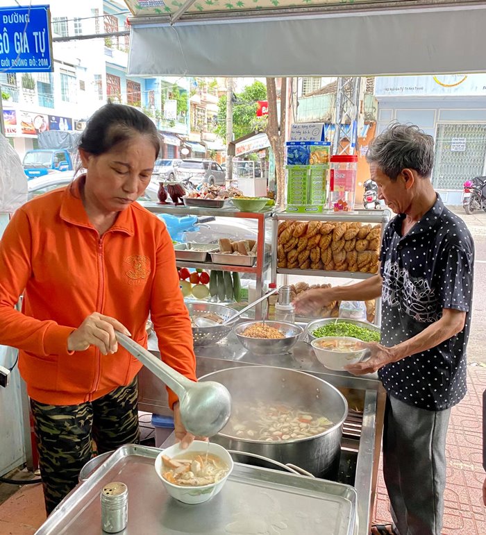 Nguyên Loan quán bún sứa ngon ở Nha Trang 