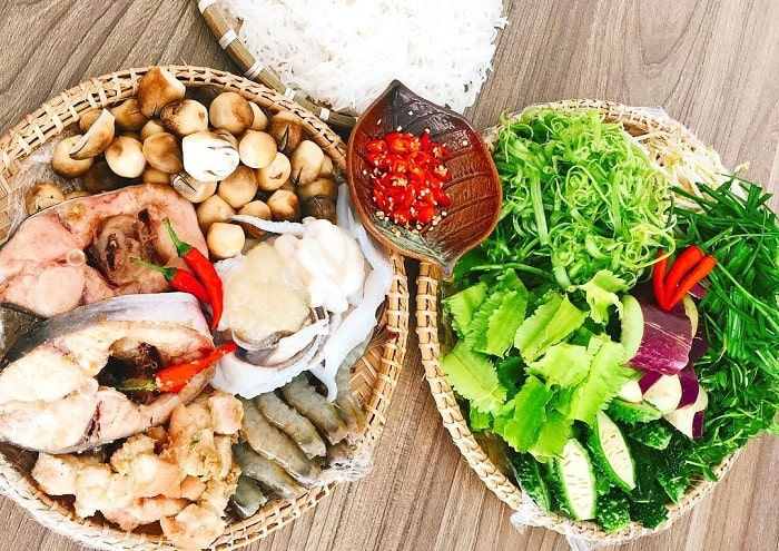 rau, thịt, cá - đồ ăn kèm lẩu mắm U Minh 