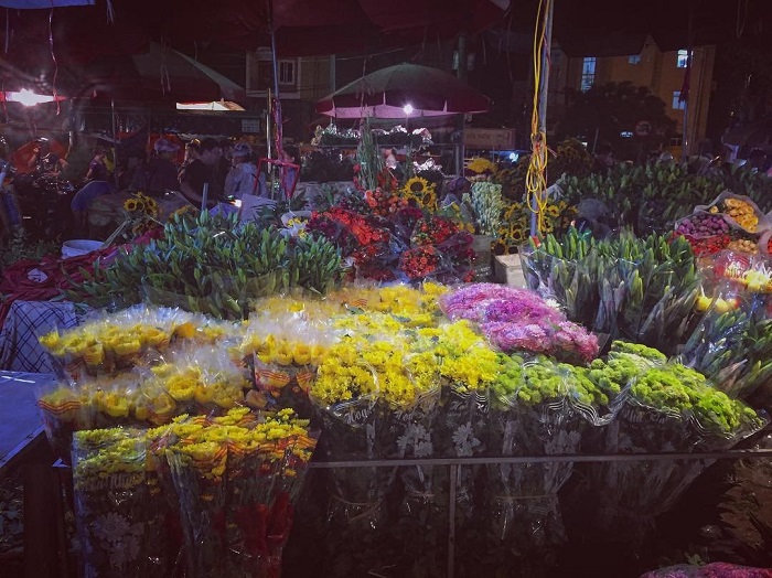 hà nội về đêm ở chợ hoa quảng an