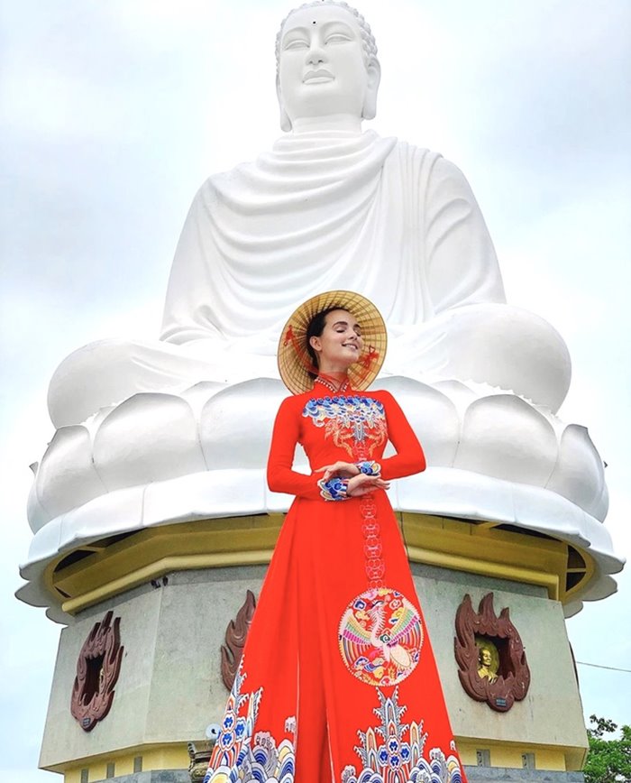 Tượng Kim Thân Phật Tổ chùa Long Sơn 