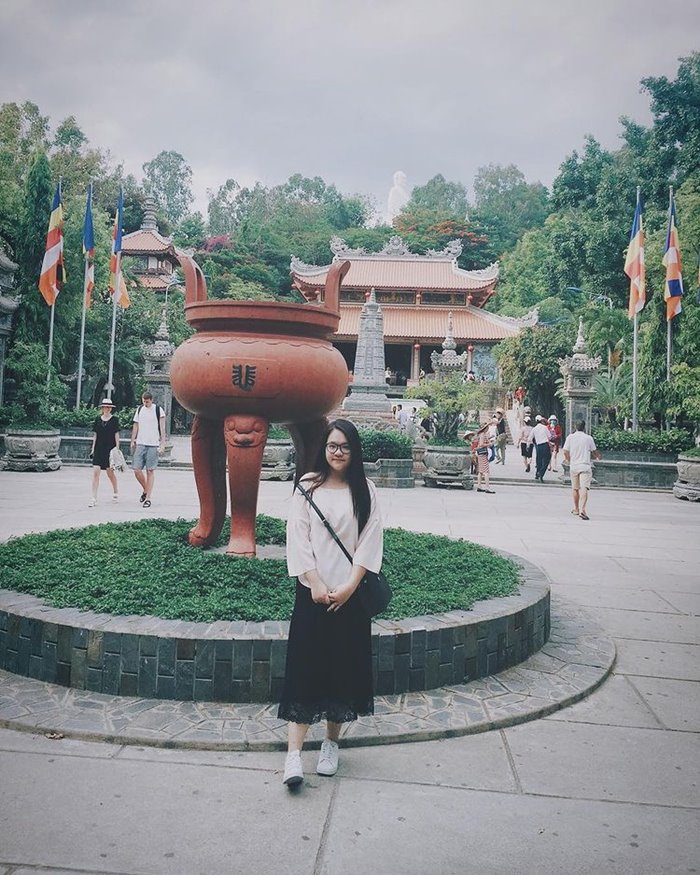Chánh điện chùa Long Sơn 