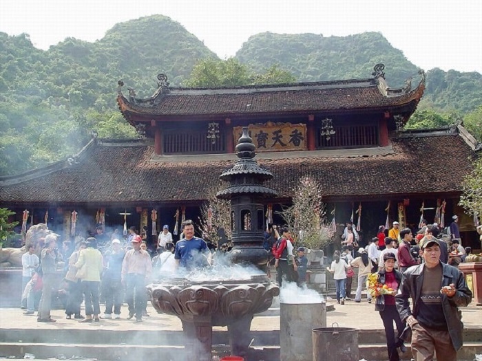 Chùa Hương Hà Nội - một trong những ngôi chùa nổi tiếng ở Hà Nội