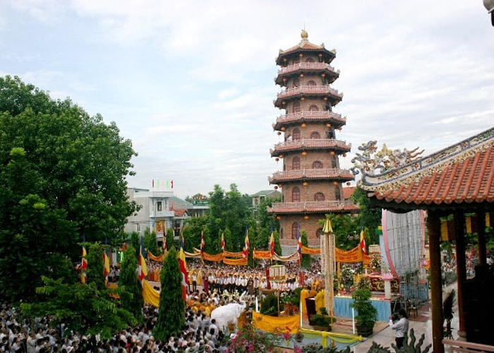 Viếng chùa Từ Đàm Huế - Tháp Ấn Tôn
