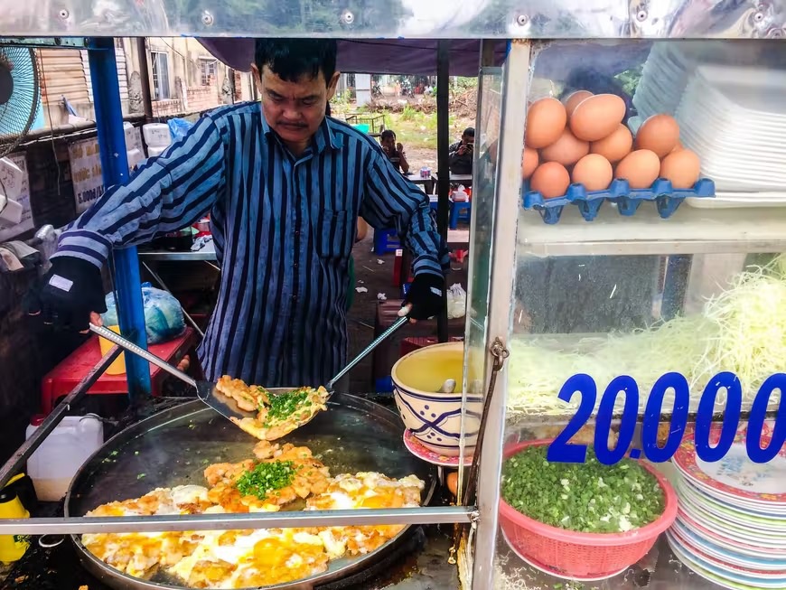 Vietnamese street food is praised and promoted by the American press - Photo 4.