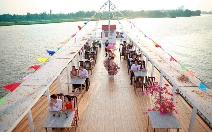 Khách sạn gần bến Ninh Kiều Cần Thơ - thưởng thức bữa tối trên du thuyền