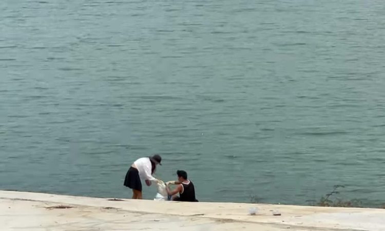 Cặp vợ chồng dọn rác hồ Tuyền Lâm gây sốt cộng đồng mạng