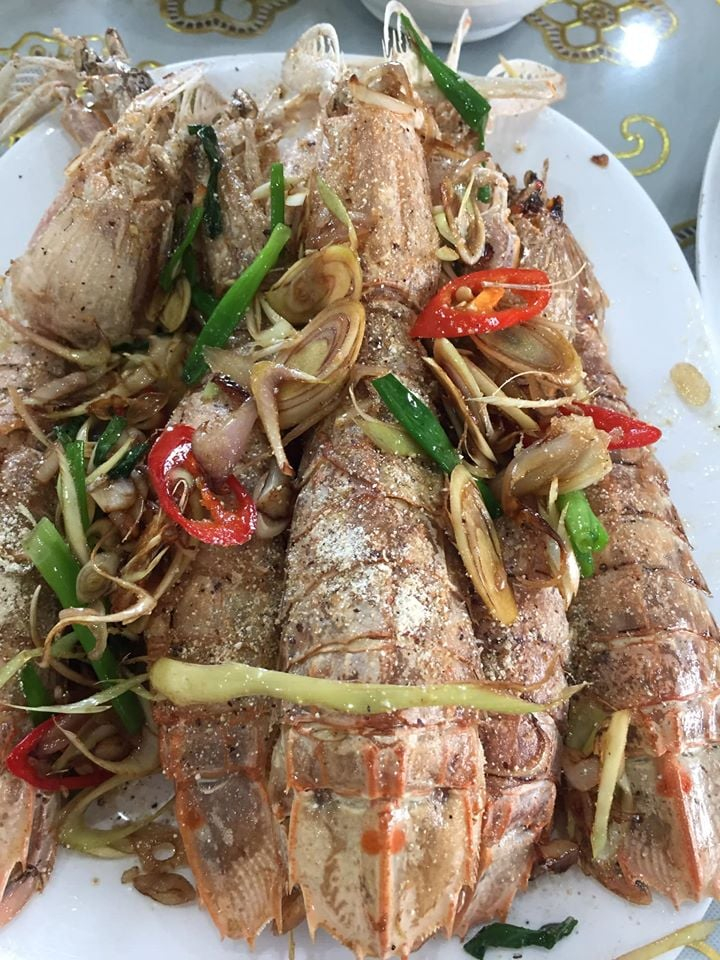 Xuýt xoa ẩm thực phố biển tại các quán ăn ngon, bổ, rẻ ở Hạ Long - Ảnh 3.