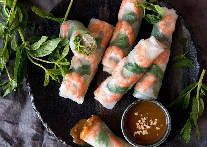 8 món ăn nên thử khi có dịp đến Việt Nam do tạp chí Rough Guides gợi ý.