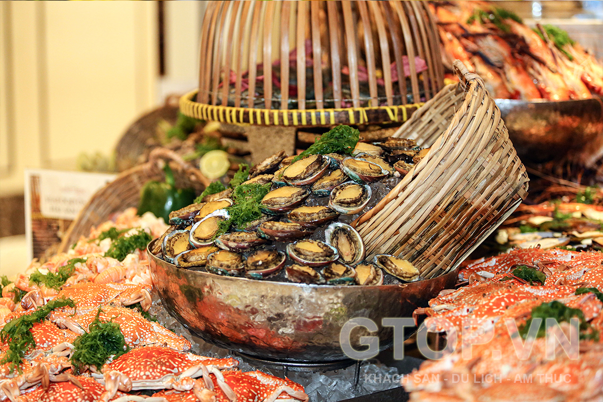 Tour nào có kèm buffet hải sản? Có đáng để chọn không?