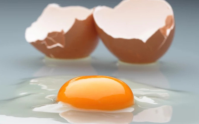 Ăn trứng gà sống hoặc chần sơ bổ hơn nấu chín? - 4
