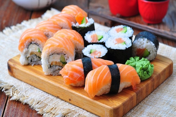 Bạn có phân biệt được Sushi và Sashimi?
