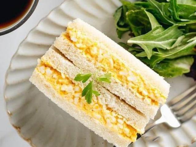 Người Nhật rất thích làm bánh mì kiểu này vào buổi sáng vì hội tụ đủ combo “ngon, rẻ, đẹp”