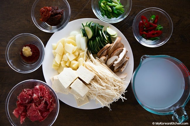 Canh tương đậu Hàn Quốc nóng hổi cho ngày lạnh - 1