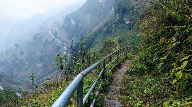 Chinh phục vách đá thần - con đường đi bộ chênh vênh bên vực sâu - 10