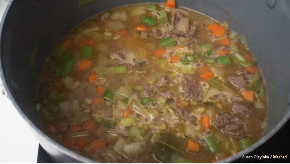 Công thức nấu súp thịt bò rau củ cực ngon dành cho những người muốn ăn mà lại sợ béo - 5