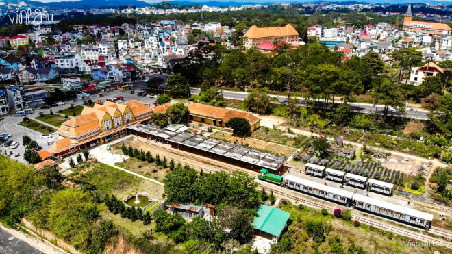 Cùng blogger Vinh Gấu khám phá ga xe lửa đẹp nhất Đông Dương - 4