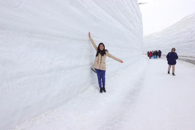 Cung đường chạy quanh núi, tuyết trắng xóa chất cao 17 mét ở Nhật Bản - 7