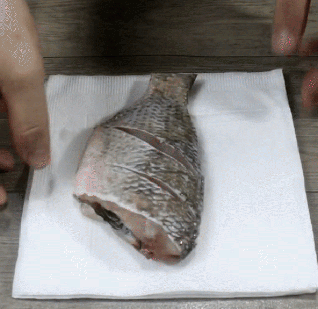 Thủ thuật rán cá đỉnh cao: da giòn, thịt thơm mềm, không lo bắn dầu - 12