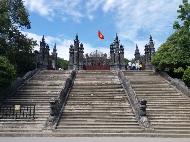 Đến thăm lăng vị vua Nguyễn được nhiều du khách lựa chọn khi đến Huế - 3