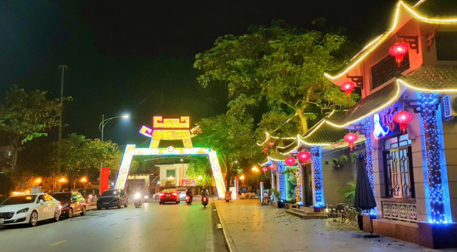 Gần 100 nghìn lượt khách đến phố đi bộ Sơn Tây sau một tháng khai trương-Du lịch