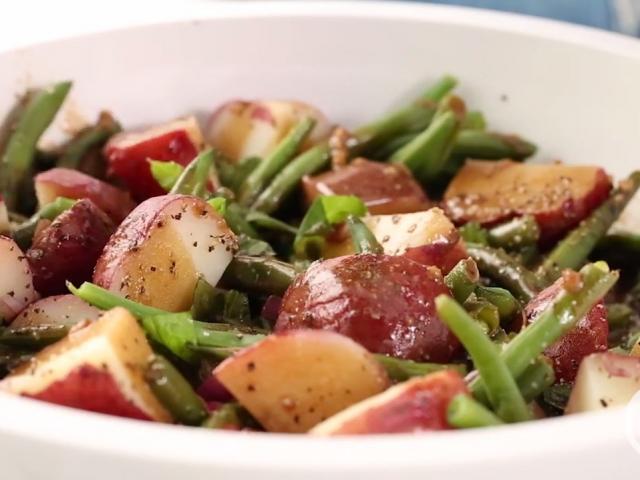 Salad khoai tây đậu đũa vừa ngon vừa giúp giảm cân hiệu quả sau chuỗi ngày ăn ”ngập thịt”